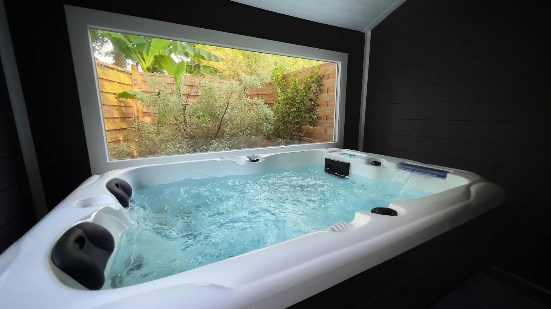 Les Vestiges Du Jour - Jacuzzi Spa Clohars-Fouesnant ベッド・アンド・ブレックファスト